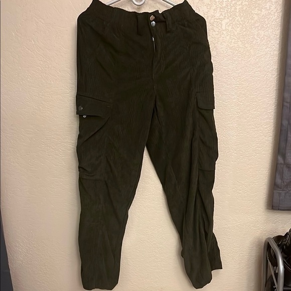 Forever 21 Green Cargo Pants Relaxed Fit - Picture 1 of 7